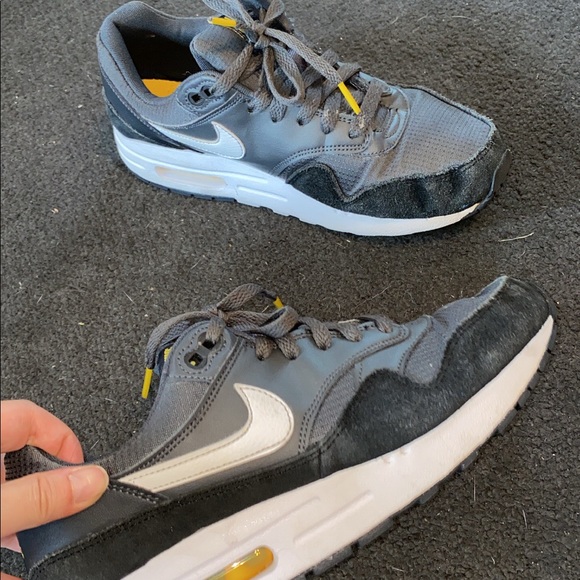 Nike Air Shoes. - Picture 2 of 8